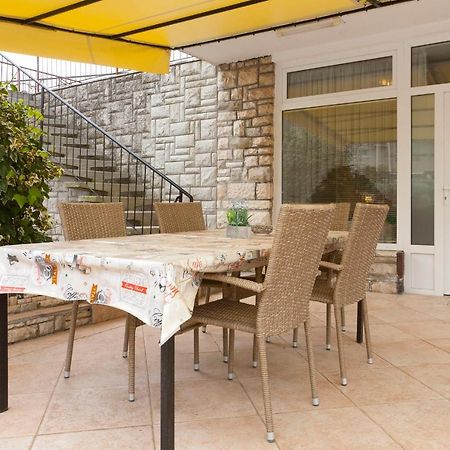 Apartman Nade Пула Екстериор снимка