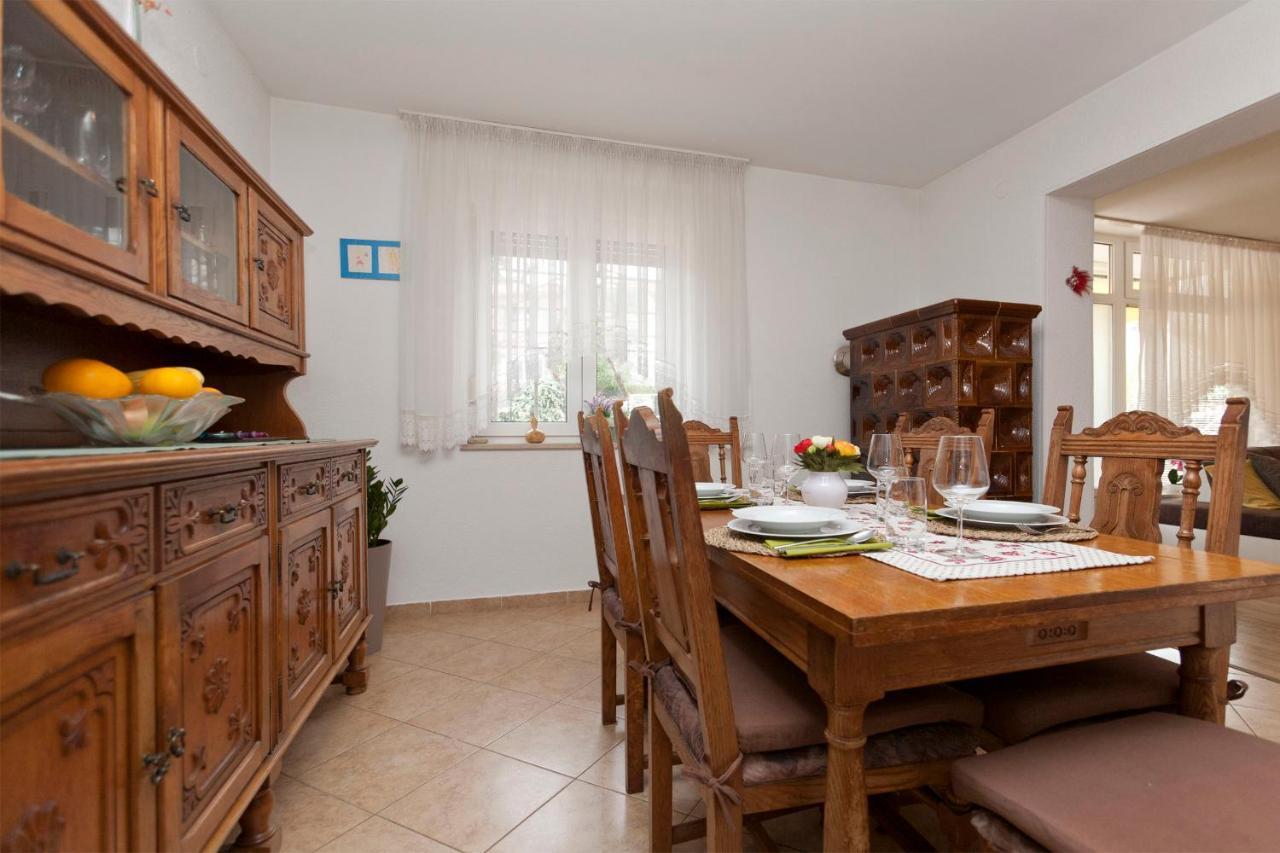 Apartman Nade Пула Екстериор снимка