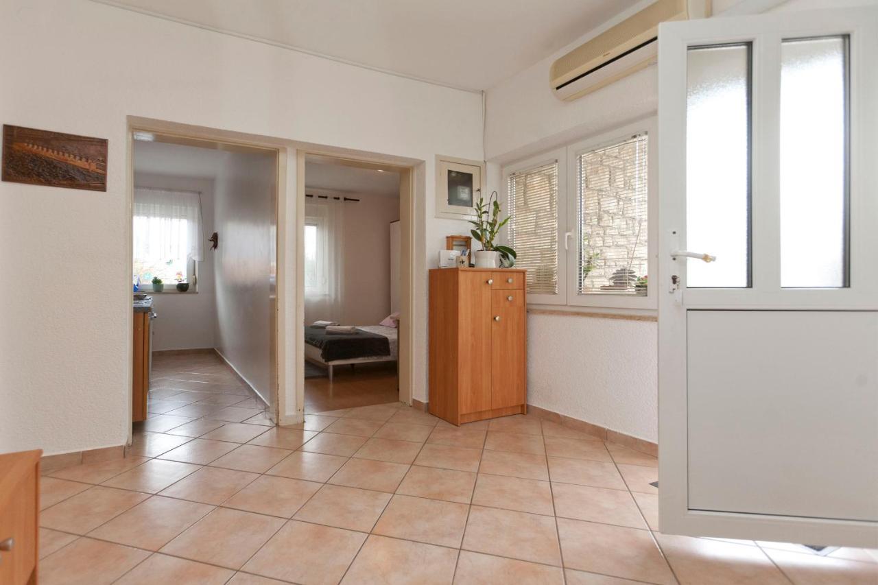 Apartman Nade Пула Екстериор снимка