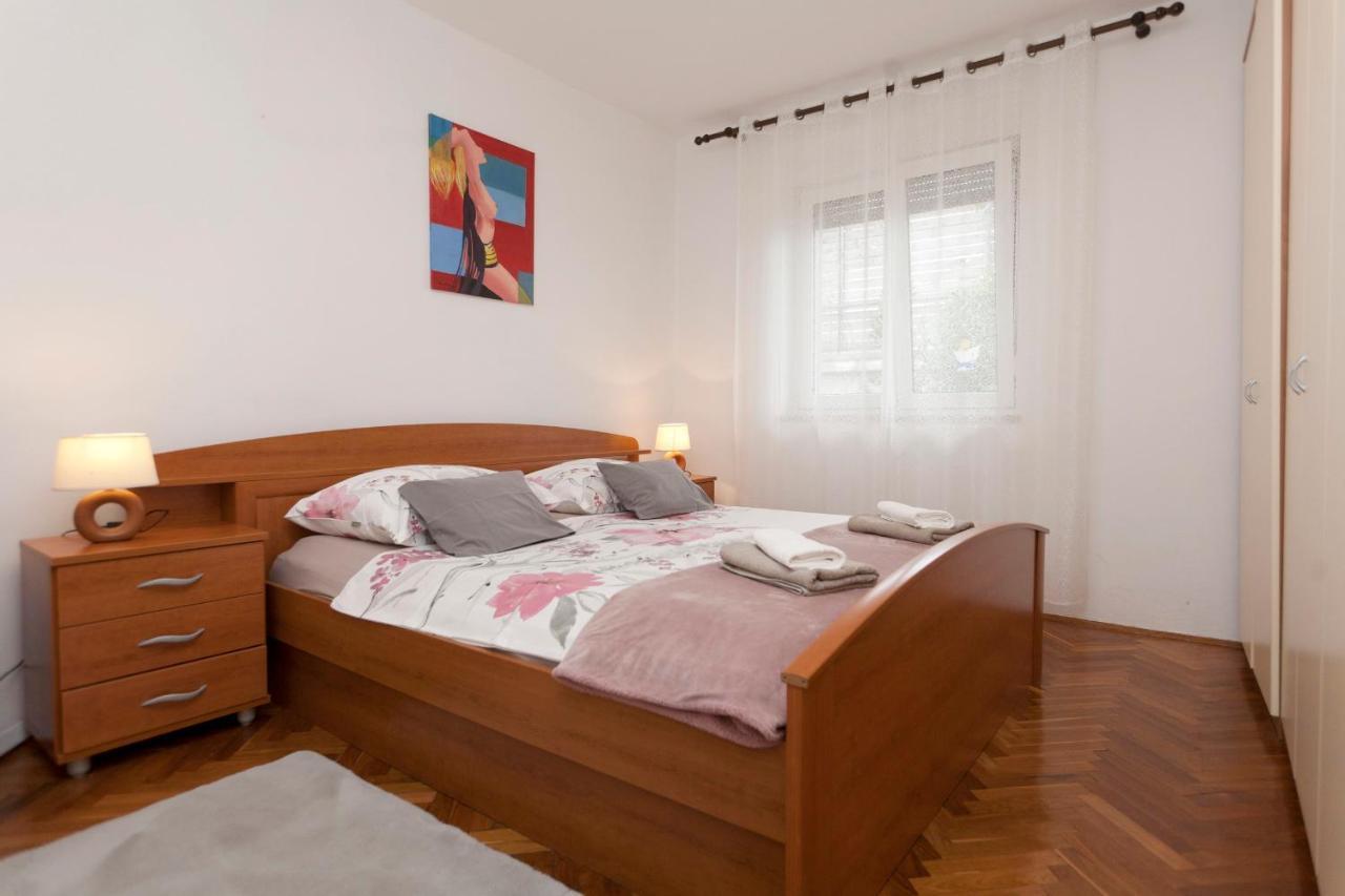 Apartman Nade Пула Екстериор снимка