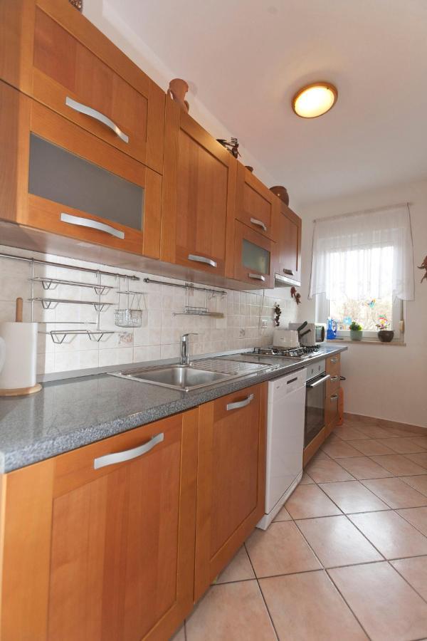 Apartman Nade Пула Екстериор снимка