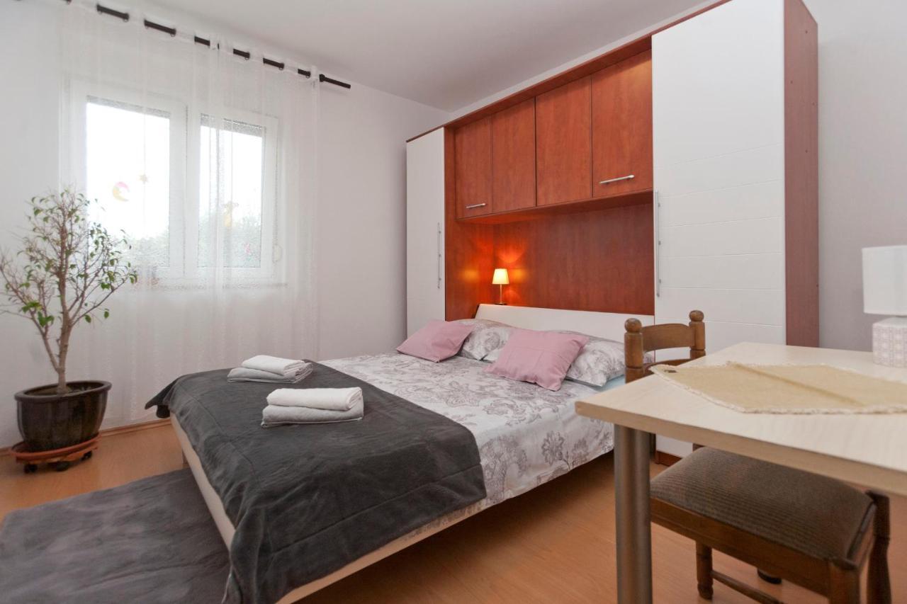 Apartman Nade Пула Екстериор снимка