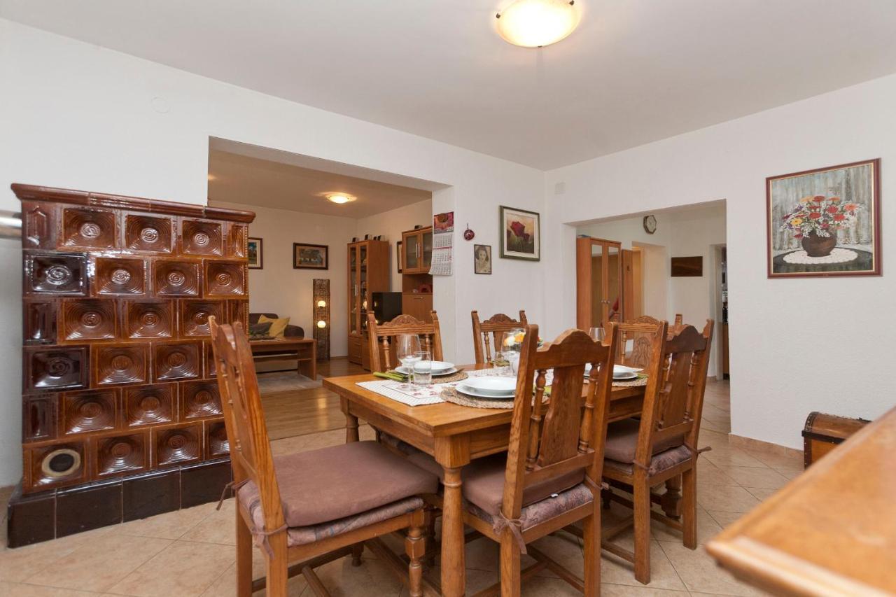 Apartman Nade Пула Екстериор снимка