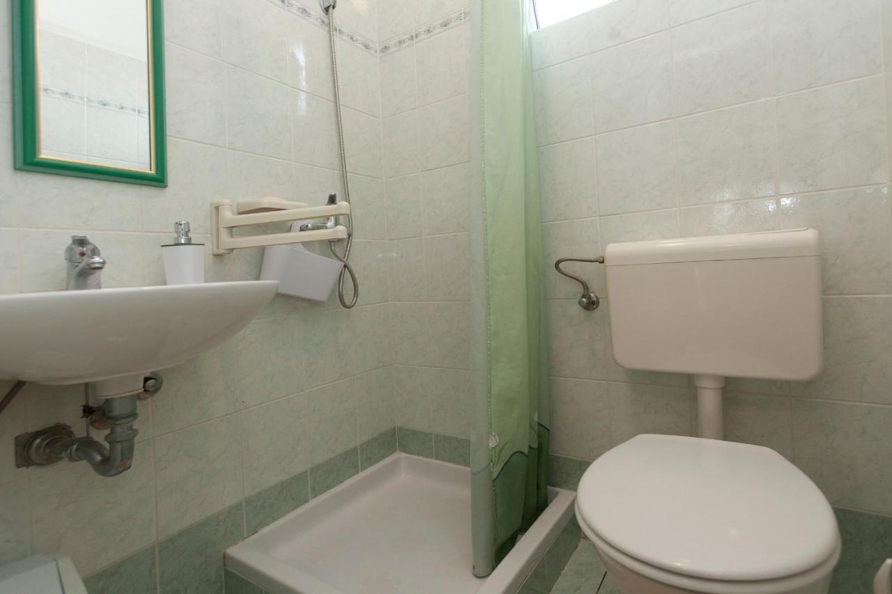 Apartman Nade Пула Екстериор снимка