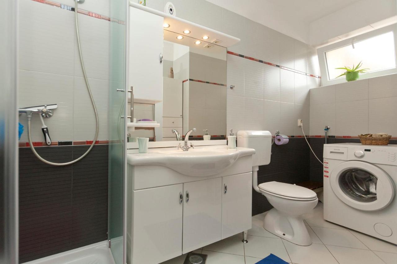 Apartman Nade Пула Екстериор снимка